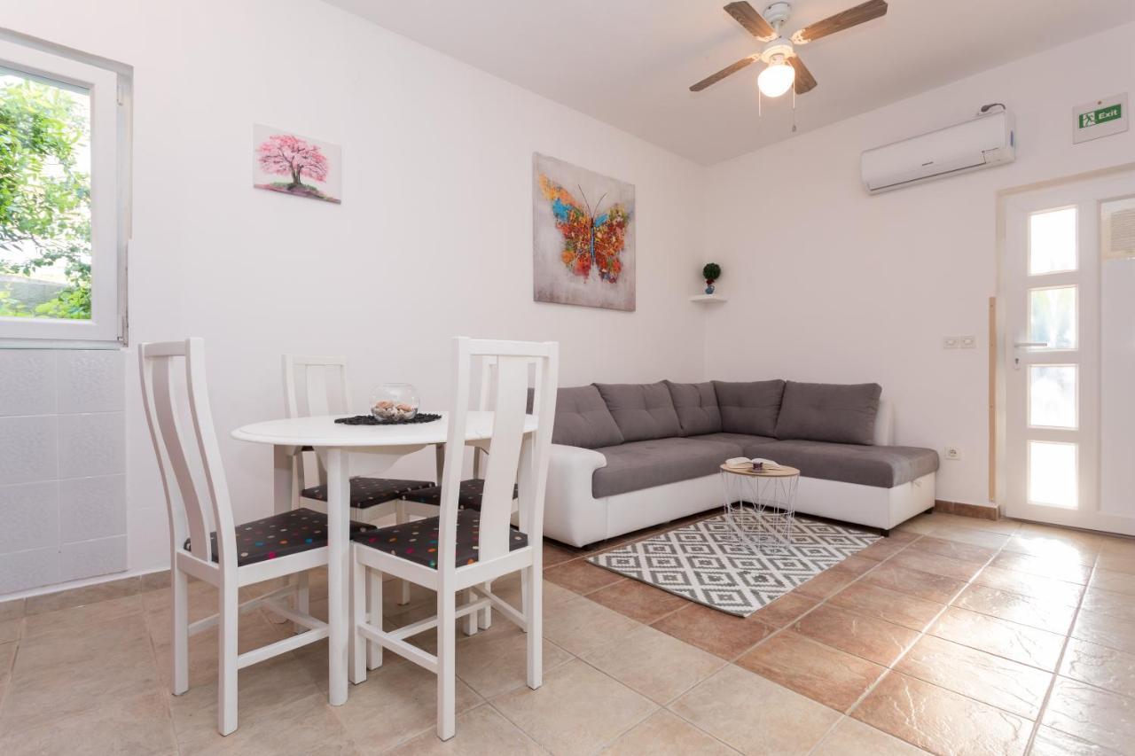 Lara - Apartment Near The Beach Vrbnik Luaran gambar