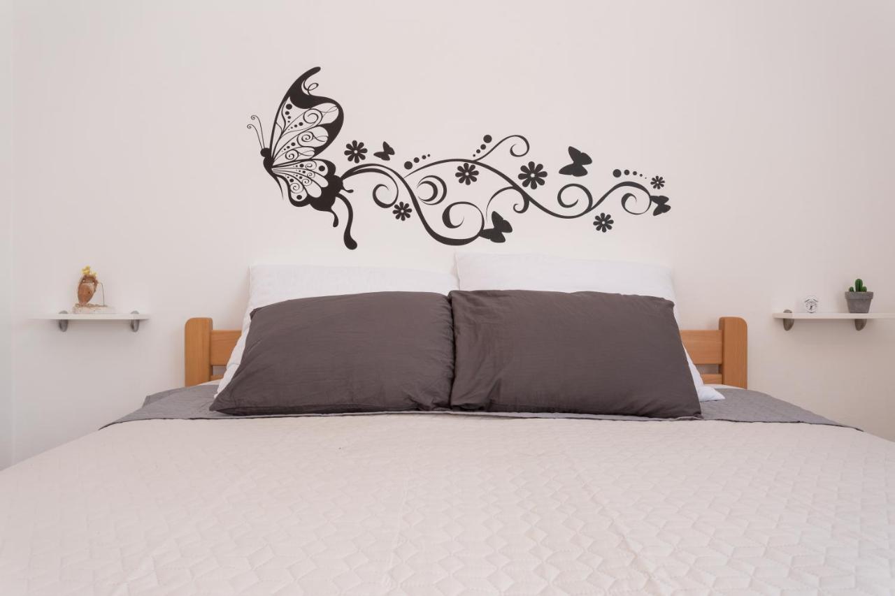 Lara - Apartment Near The Beach Vrbnik Luaran gambar